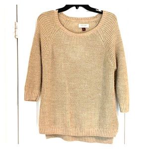 Quarter sleeve sweater